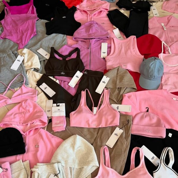 Alo Yoga Clothing - Image 4