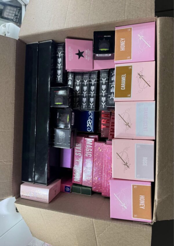 Jeffree Star Cosmetics Pallet - Image 2